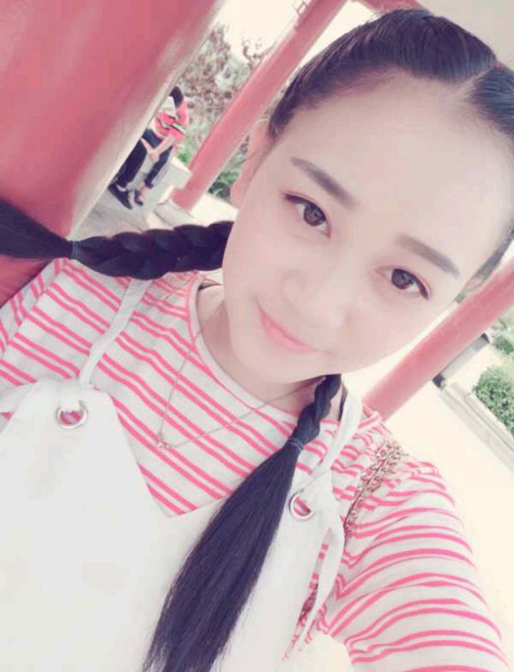 南海清秀小露露  是在校大学生